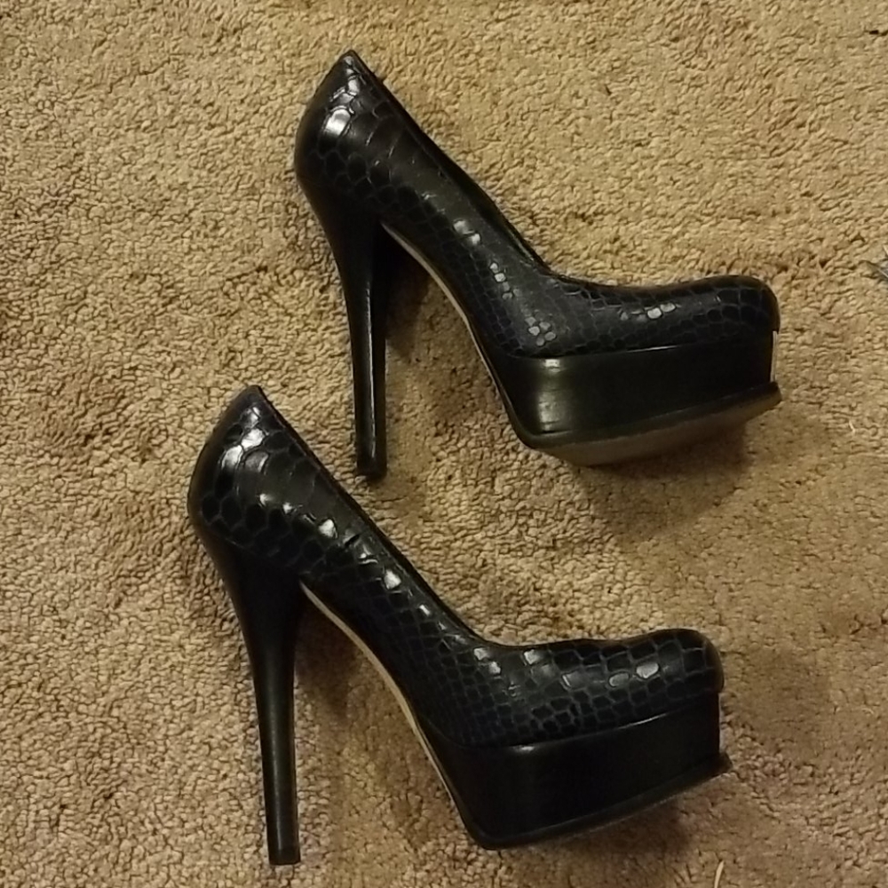 RELIST!! FENDI Embossed Snakeskin Platform Pumps